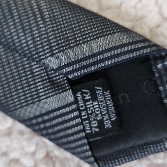 Calvin Klein tie - Picture 3 of 3